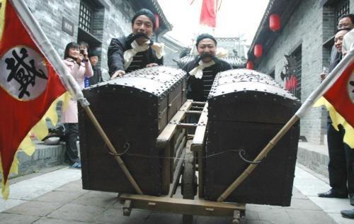 国产老头打手铳的视频,惊险一幕引热议