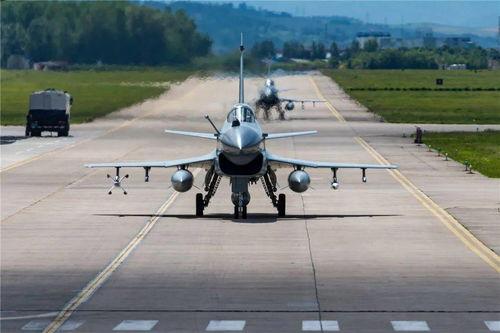 国产战斗机列队视频,捍卫蓝天，铸就辉煌