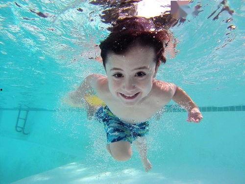 国产 泳池 短发 视频,国产泳池风潮